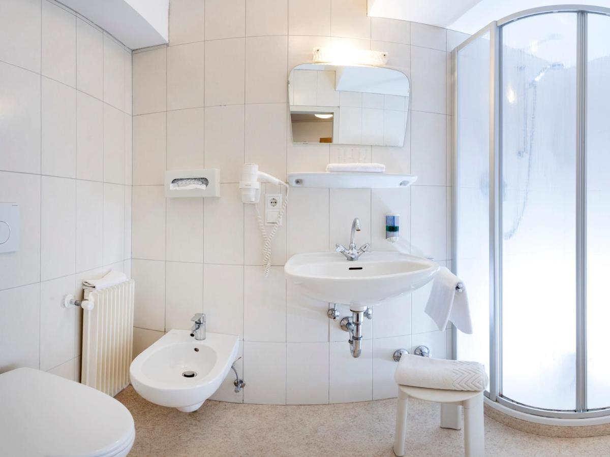 Standard Double Room Without Balcony,1178885506:JPEG